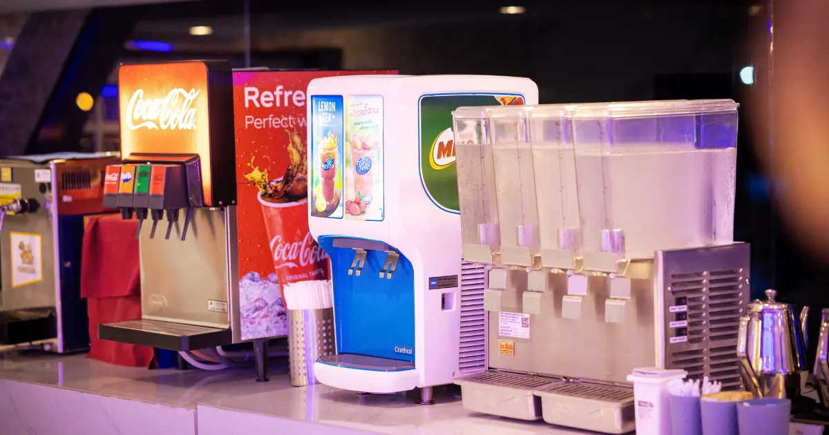 เครื่องดื่มบนเรือสำราญ The Luxury White เสิร์ฟตลอดการล่องเรือดินเนอร์